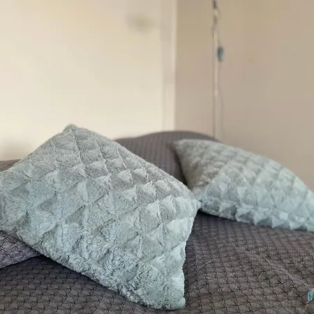 Manhattan - 15 Minutes To Seaside *