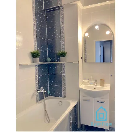 Manhattan - 15 Minutes To Seaside