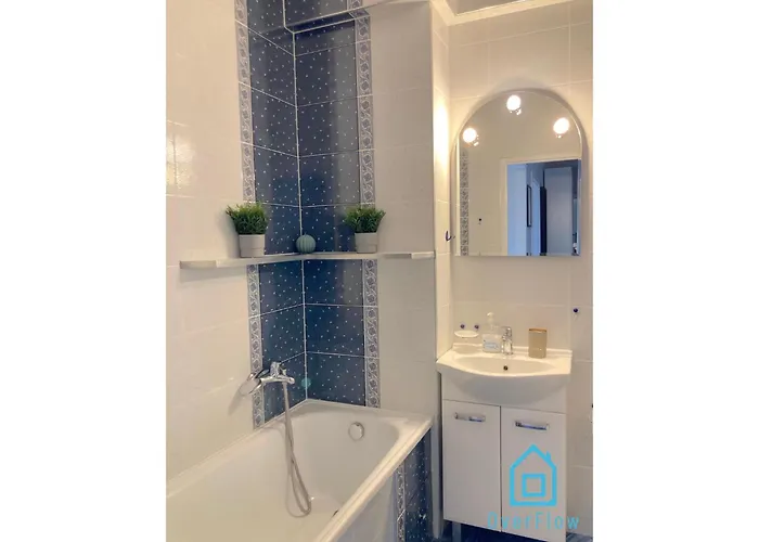 Manhattan - 15 Minutes To Seaside